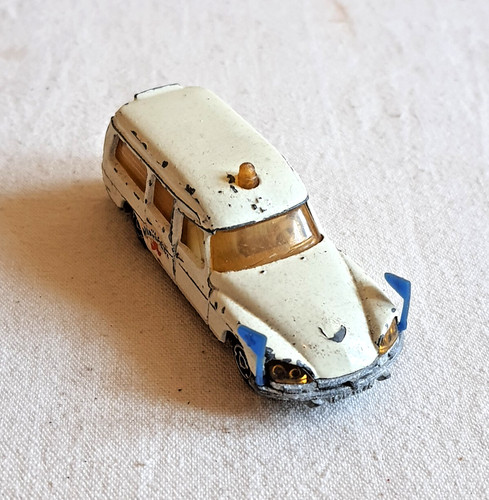 Majorette ambulance - majorette,