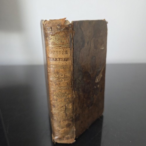 Petit livre ancien - petit, la