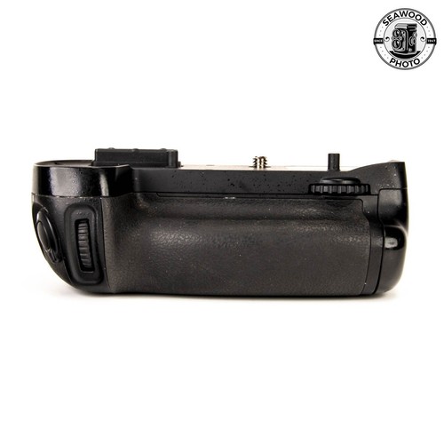 Nikon d15 battery pack - battery, good