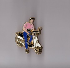 Pin's scooter peugeot version