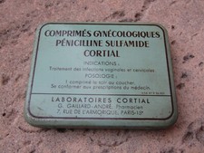 ancienne boite de pharmacie  métal comprimés gynécologiques pénicilline cortial