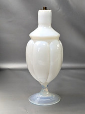 PIED DE LAMPE OPALINE BLANCHE SEVRES GODRON