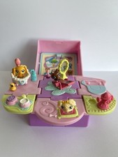 Littlest Pet Shop- Teeniest Tiniest Mini Pop-Up Playset (2006) & 3 tiny puppies