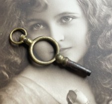 Clé de Montre à Gousset Ancienne en Laiton / Antique pocket watch winder