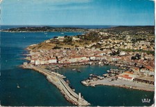 SAINT TROPEZ - vue d'ensemble avec le Ca^Camarat en arrière-plan