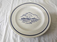 Ancienne Assiette décorative en céramique " Village "