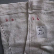 Bas anciens tricotés, lettres brodées main N°6