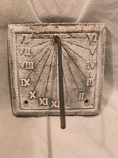 Cadran Solaire Ancien En Beton