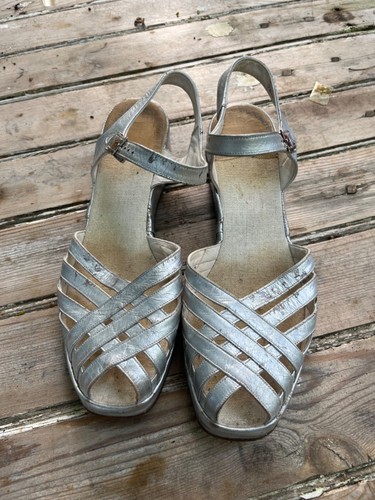 Ancienne chaussures argentées