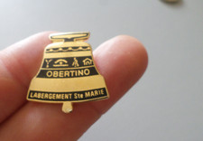 Badge pin s broche OBERTINO LABERGEMENT STE MARIE cloche de vache/eglise jura 25