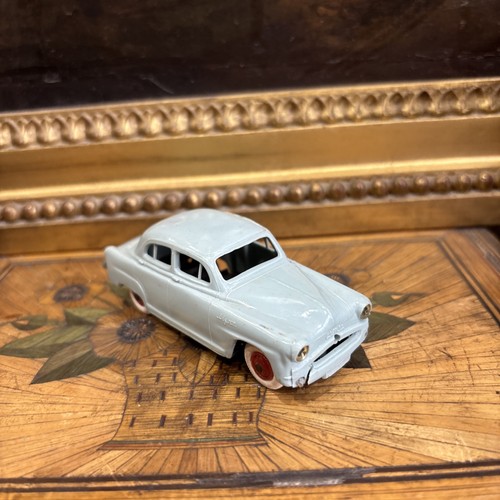 Norev ancienne voiture dessous - ancienne,
