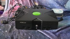 Console Microsoft Xbox original avec 2 manettes, cordons et 13 jeux