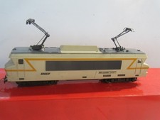 P 164  /   TRES BELLE  LOCOMOTIVE ELECTRIQUE BB22200  FOBBI AVEC PANTOS MODELIST