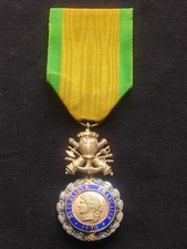 MÉDAILLE MILITAIRE DE LUXE GÉNÉRAUX BIJOUTIER BIFACE AUX CANONS CENTRE 3 PARTIES