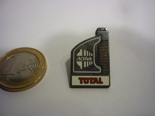 Pin badge - pin’s,
