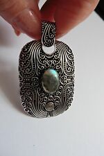 Neuf - Pendentif argent 925 ciselé style Art Nouveau serti labradorite cabochon