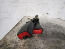 Attache ceinture arriere droit