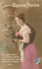 CP BONNE ANNEE FEMME FOURRURE SUR DOS ET EPAULE TENANT BOUQUET DE GUI