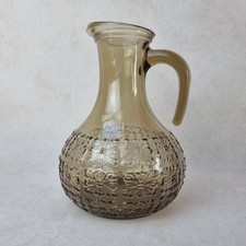 Pichet Cruche Carafe Vintage – Verre Moulé Marron Italie – Décor Fleur Années 70