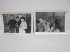 2 Anciennes Photos argentiques amateur : 3 Hommes  Gay / Travestis 8 x 11 cm