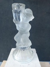 Bougeoir en verre Pressé à Décor de Putto Angelot Portant une Torche