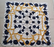Joli foulard / carré de soie