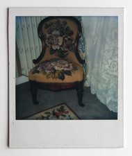 Fauteuil fleurit intérieur salon - Photo vintage snapshot Polaroid