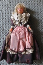 ancienne poupée folklorique