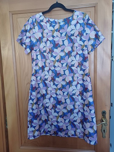 Très jolie robe fleurie - jolie,