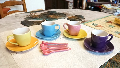 Quatre petites tasses café - tasses, à