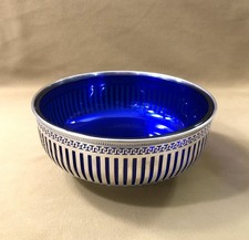 coupe sur piedouche en métal