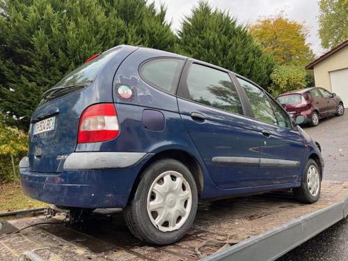 Malle hayon arriere renault - malle/hayon,