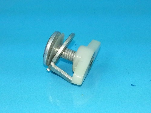 Tektronix cabinet latch 214 - latch,