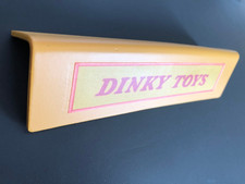 Prisme Dinky Toys logo display