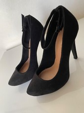 Escarpins talon aiguille, bride cheville. Suédine. Noir. Très bon état.