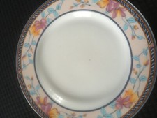 6 JOLIES ASSIETTES à DESSERTS