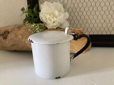 824⚜️ Ancienne Tasse Blanche Avec Couvercle en Tôle Émaillée Vintage H 10 Cm