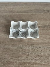 support à oeufs en jesmonite 