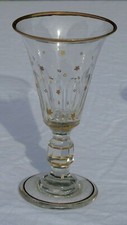 Verre en cristal taillé, décor de dorure. XIXe s. Haut. 13,5 cm (2)