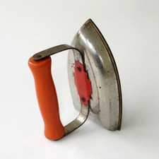 Ancien petit fer à repasser