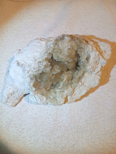 Geode quartz crystal - quartz,