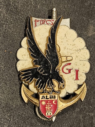 Insigne pucelle militaire - insigne,
