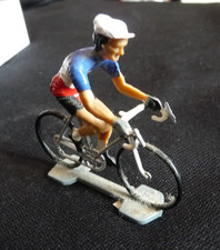 Figurine coureur cycliste dans une boîte commémorant un championnat de France