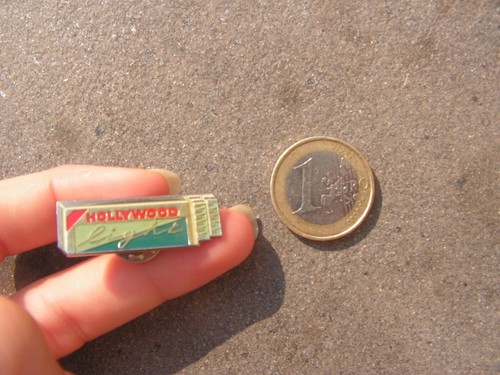 Pin publicitaire chewing gum - pin's,