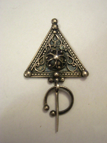Petite fibule ancienne - petite, argent