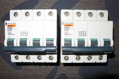 Disjoncteur tetrapolaire 32a - tetrapolaire,