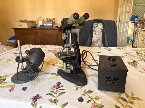 Microscope laboratoire - de,