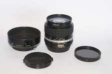 OBJECTIF  NIKON NIKKOR  AIS  35mm 1 : 2  --- ARGENTIQUE ET NUMERIQUE----
