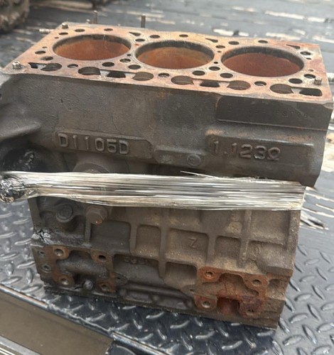 Kubota d1105 engine block - engine,