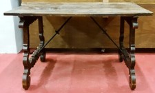 TABLE LIRA EN BOIS DE NOYER